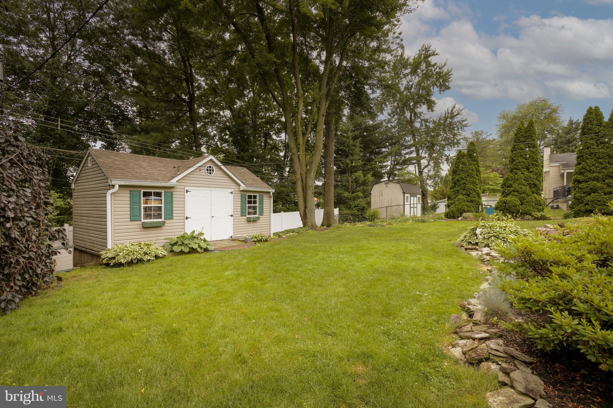 BRENTWOOD MANOR - Residential