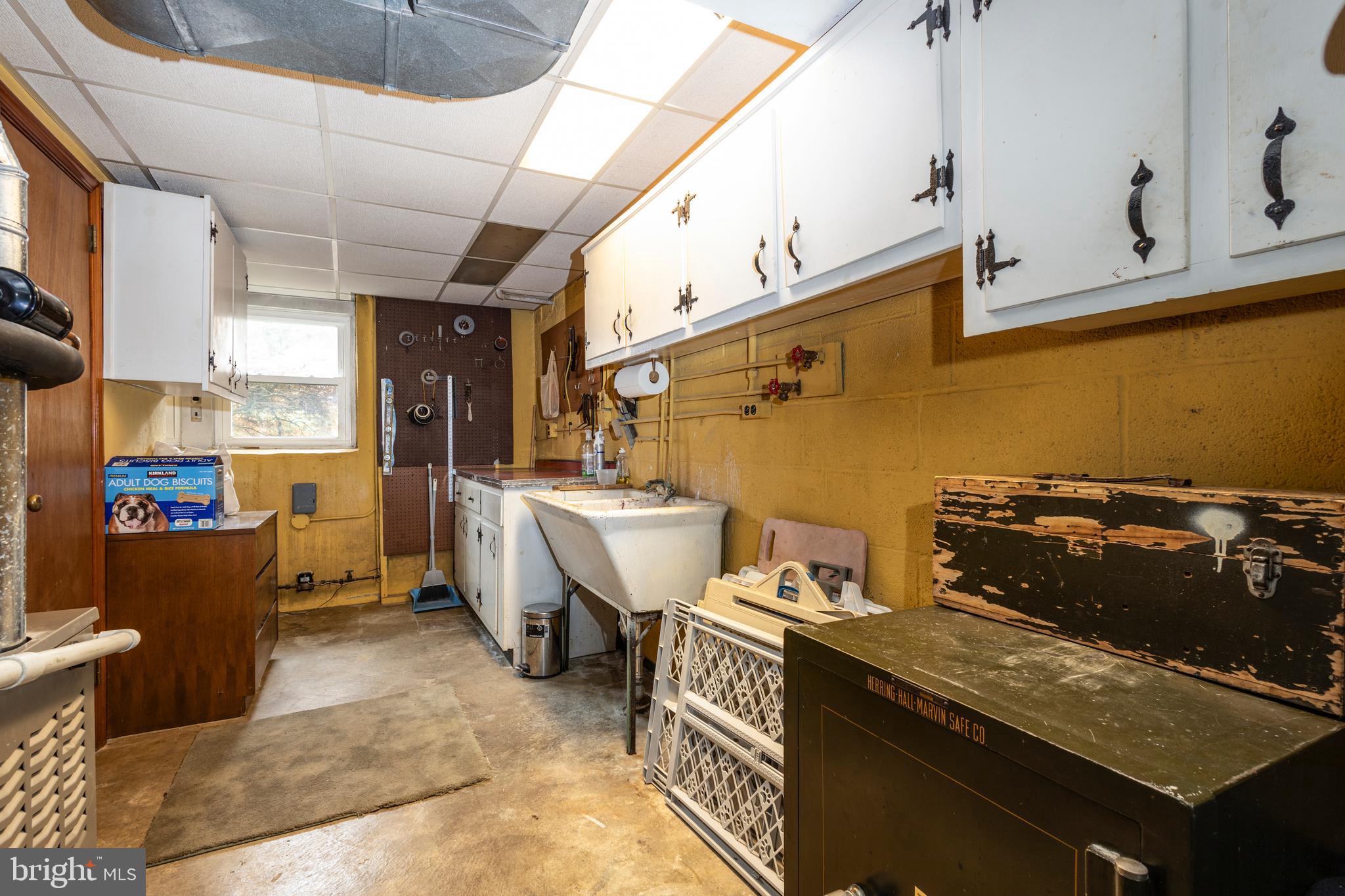 BRENTWOOD MANOR - Residential