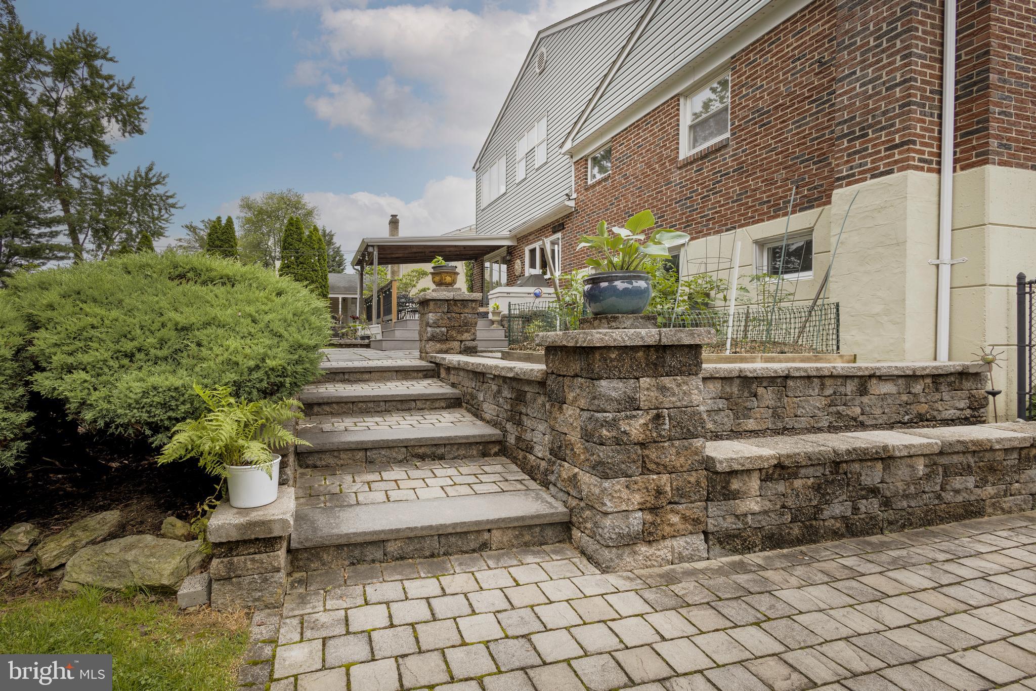 BRENTWOOD MANOR - Residential