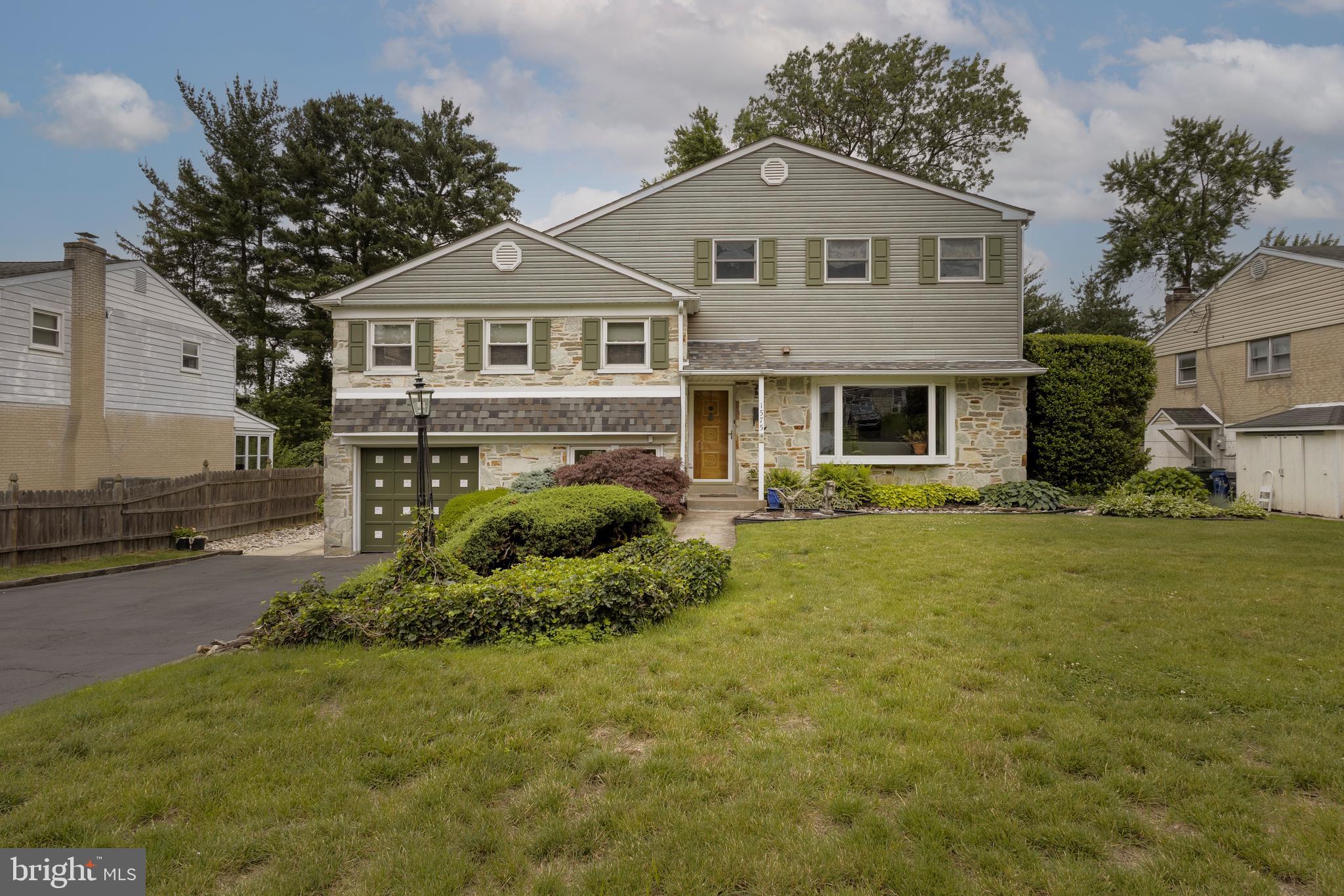 BRENTWOOD MANOR - Residential