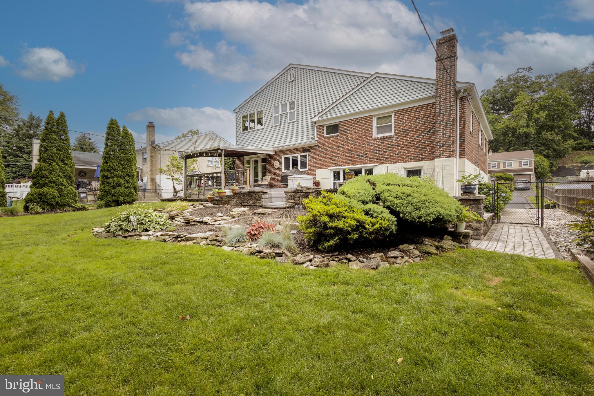 BRENTWOOD MANOR - Residential