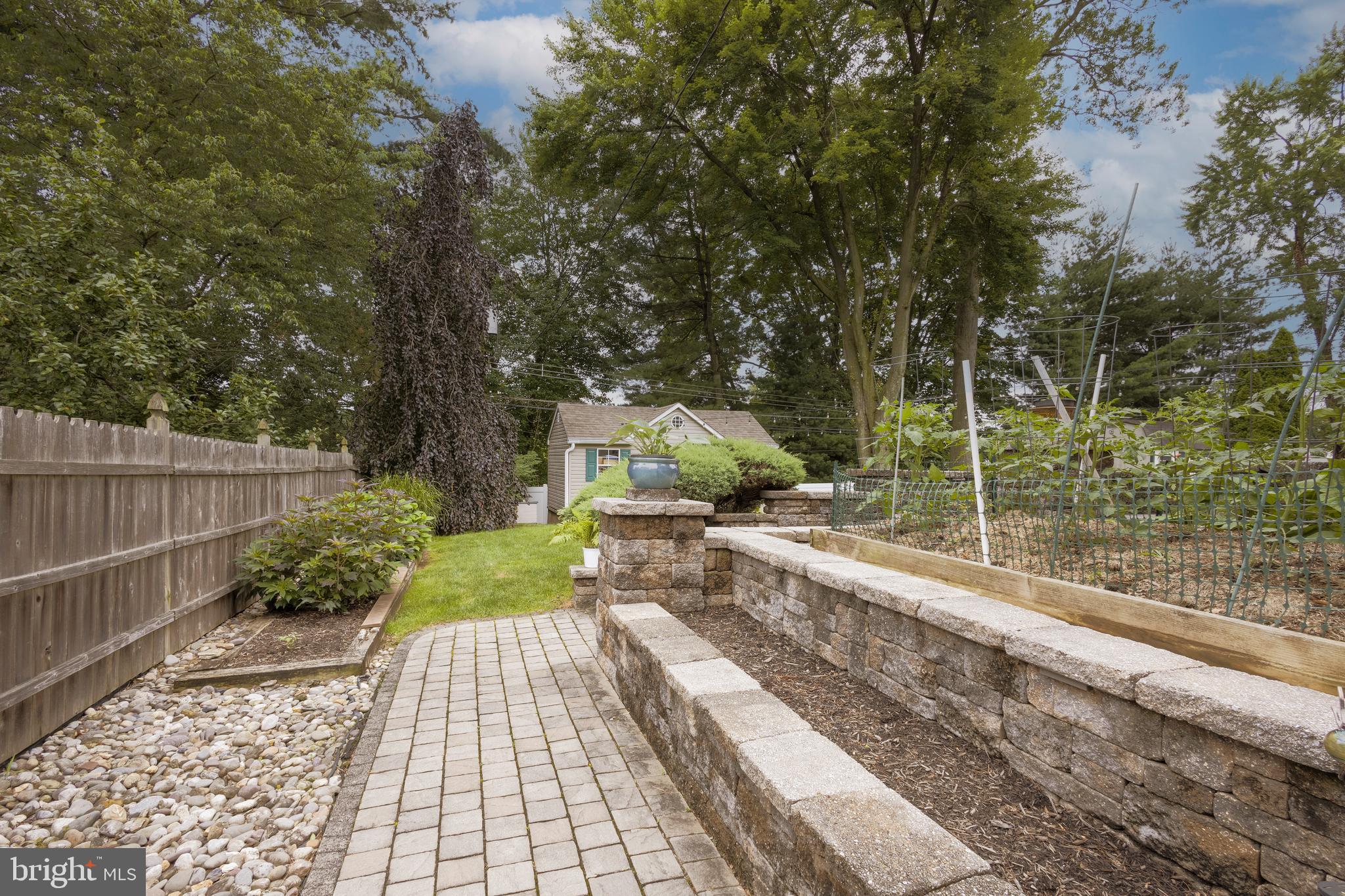 BRENTWOOD MANOR - Residential