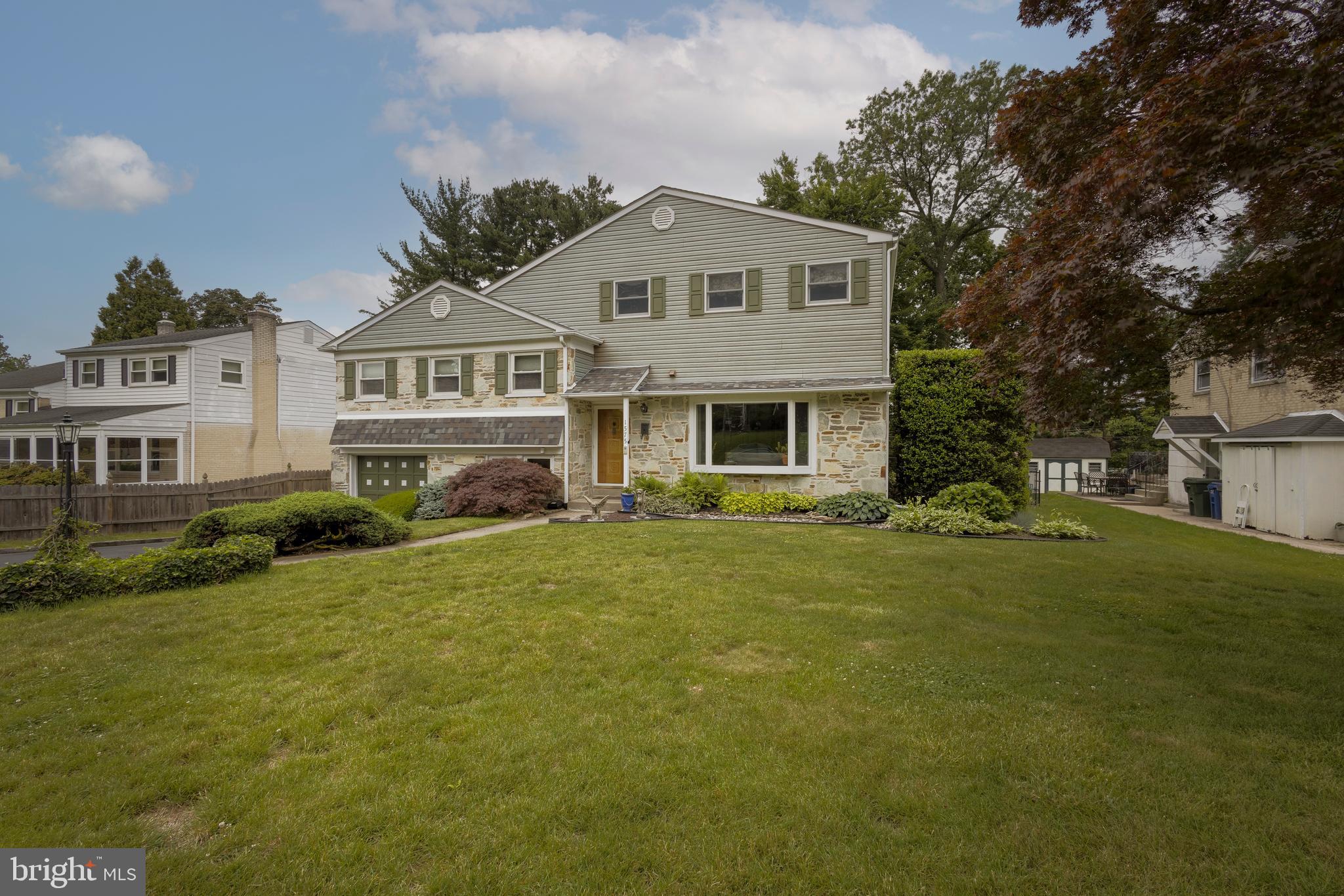 BRENTWOOD MANOR - Residential