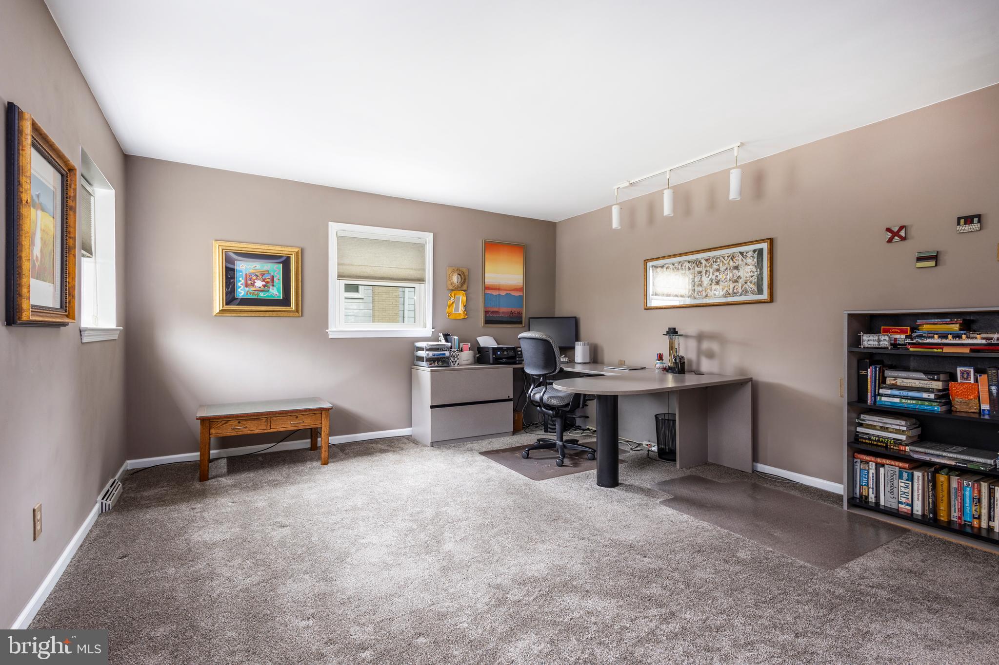 BRENTWOOD MANOR - Residential