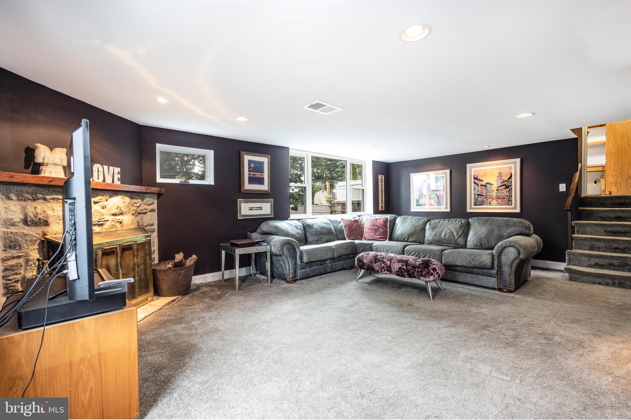 BRENTWOOD MANOR - Residential