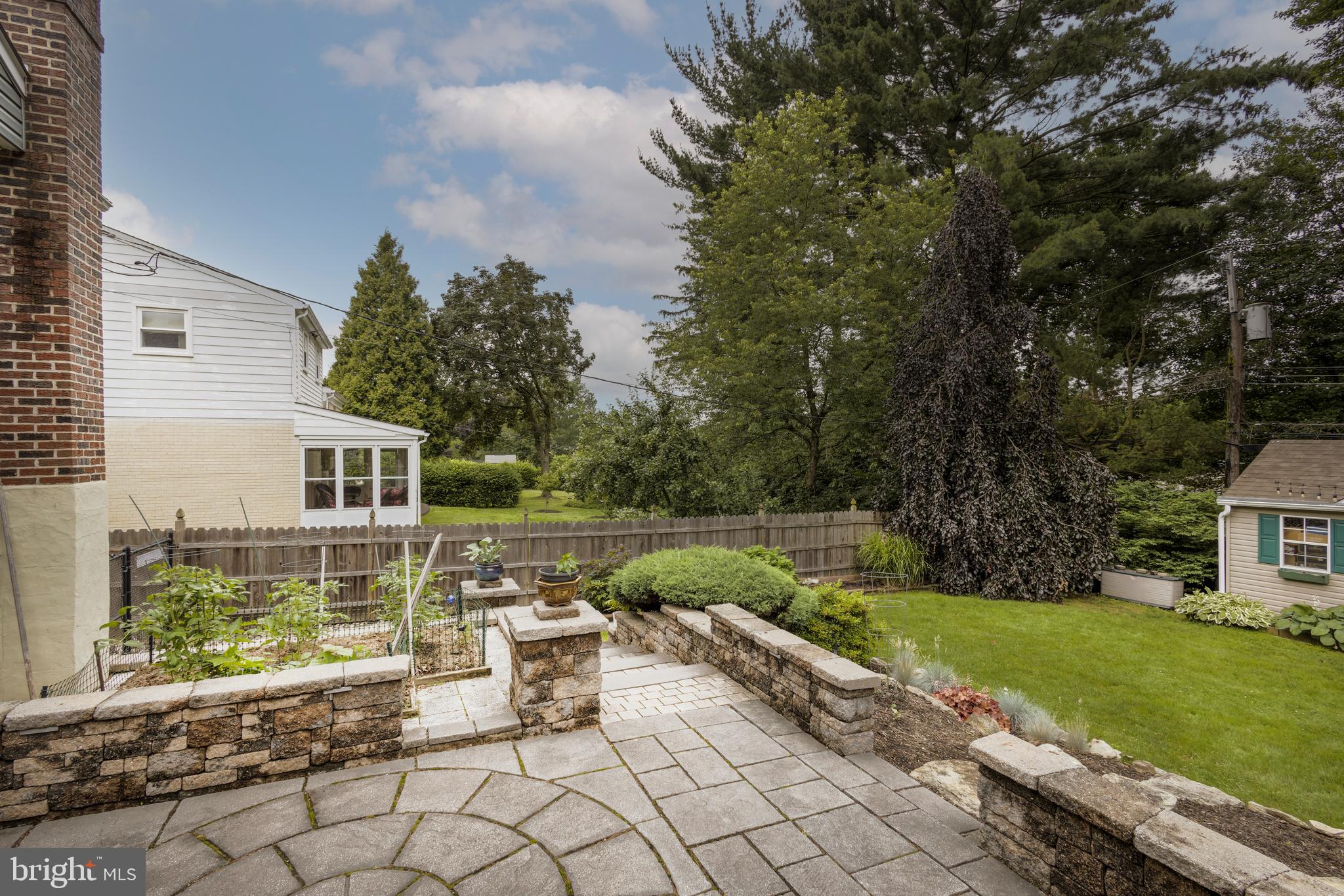 BRENTWOOD MANOR - Residential