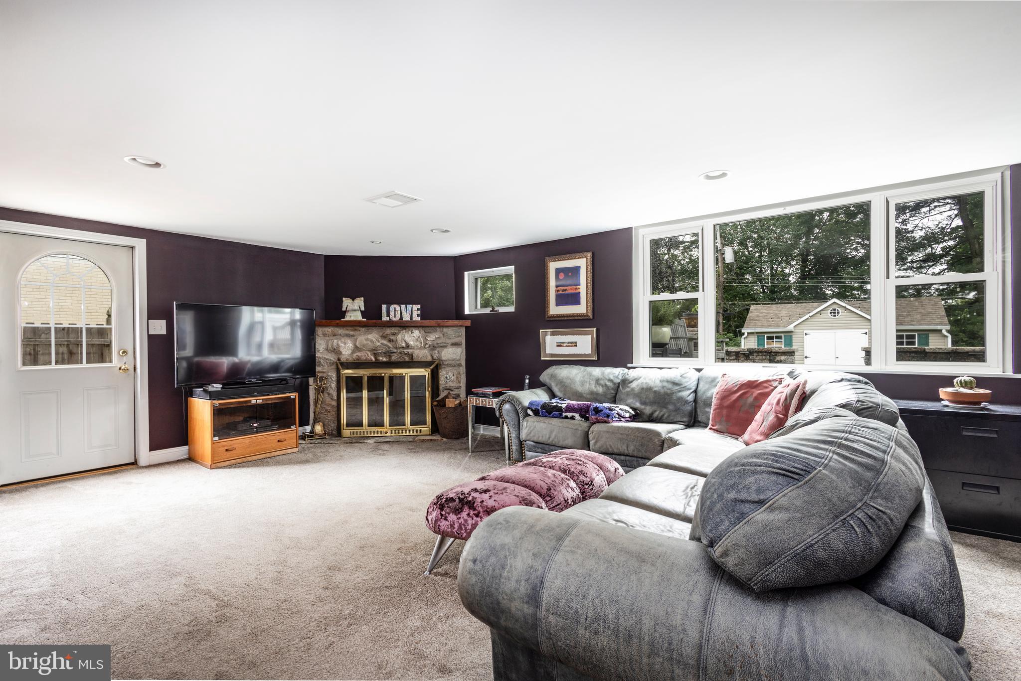 BRENTWOOD MANOR - Residential