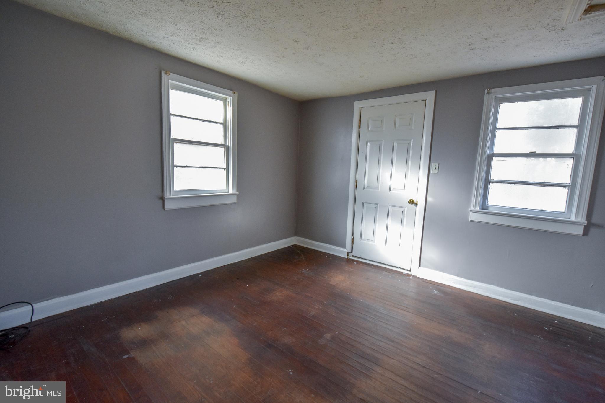 SOUTH HAMPTON - Residential