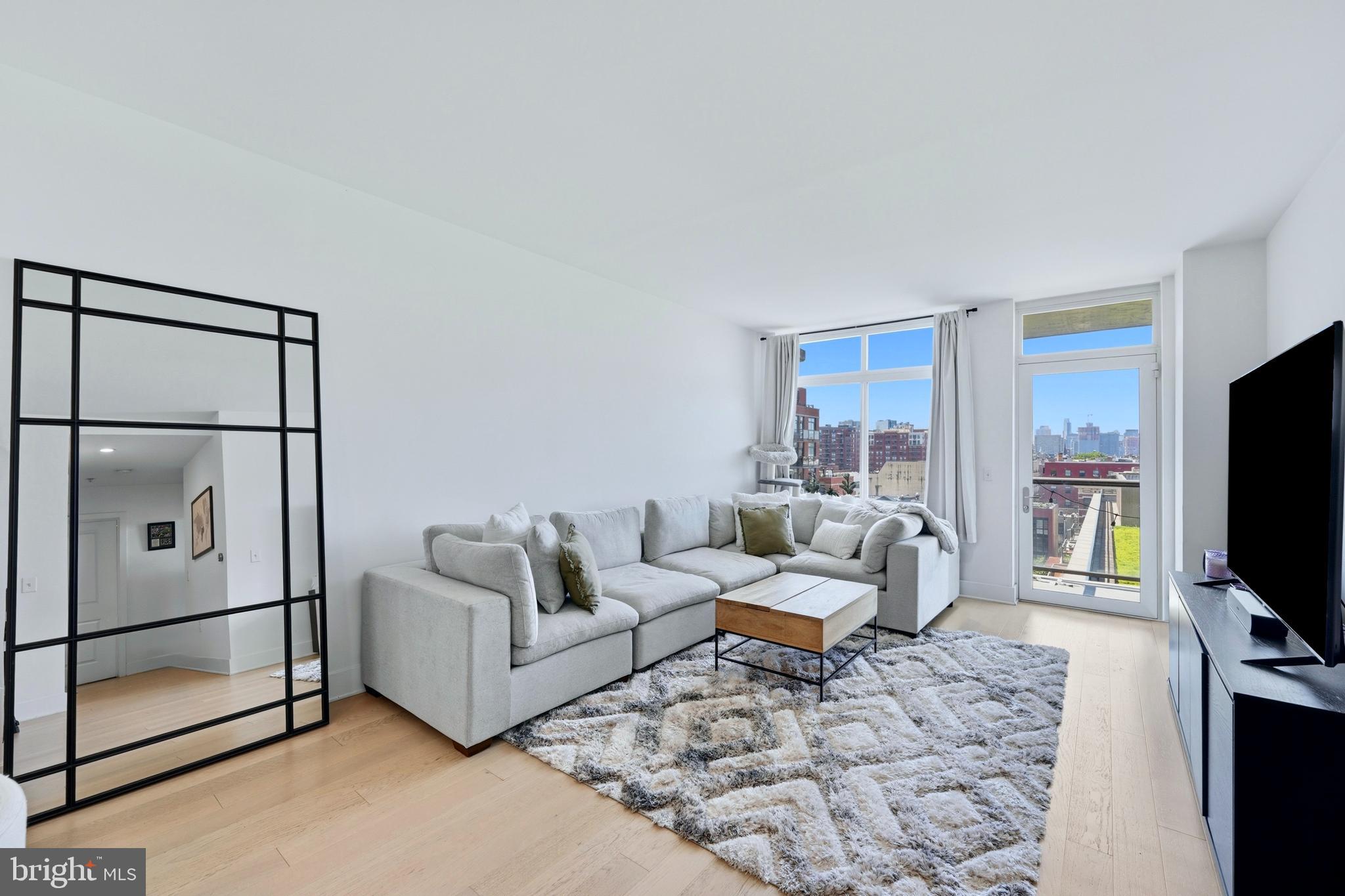 1400 HUDSON ST 807