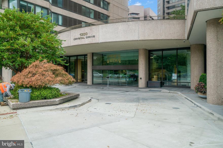 Entire condo has been painted and light fixtures updated.  Crystal City easy living at its best.   Updated 3 bedroom condo in the heart of Arlington' s Crystal City! 
Steps from the elevator you enter the condo with a bright open concept in the living and dining room. As the view of the Potomac River pulls you towards the fully enclosed porch. Imagine watching the boats on the river or the planes taking off.  The back enclosed patio is just as nice with views of the pool and surrounding buildings. Both locations are a great place to sit back and relax.  All the rooms are very spacious and bright.   This fully inclusive living with all the amenities you are looking for!  Indoor and outdoor pools, exercise room, library, meeting rooms, 24 hour concierge service, underground parking, and more!  Fully renovated kitchen and bathrooms, completely painted with new modern colors and updated lighting fixtures.  Easily access to new restaurants, cinema, Longbridge park, and the new waterpark!  Don't miss out on this premier light and bright condo with amazing views of the Potomac River and peek a boo picture of the Capitol on a beautiful day. Storage unit and parking spot convey,