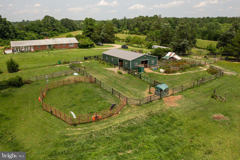 19484 WOODLAWN FARM DRIVE