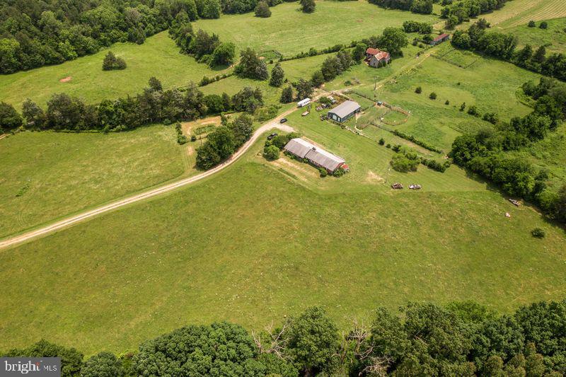 19484 WOODLAWN FARM DRIVE