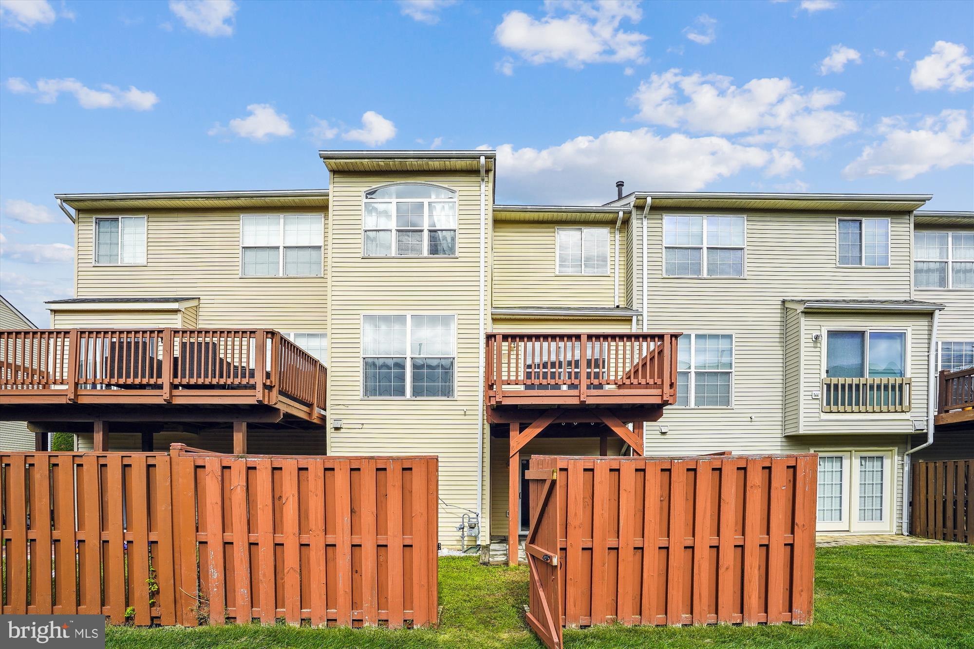 PARADISE - Residential Lease