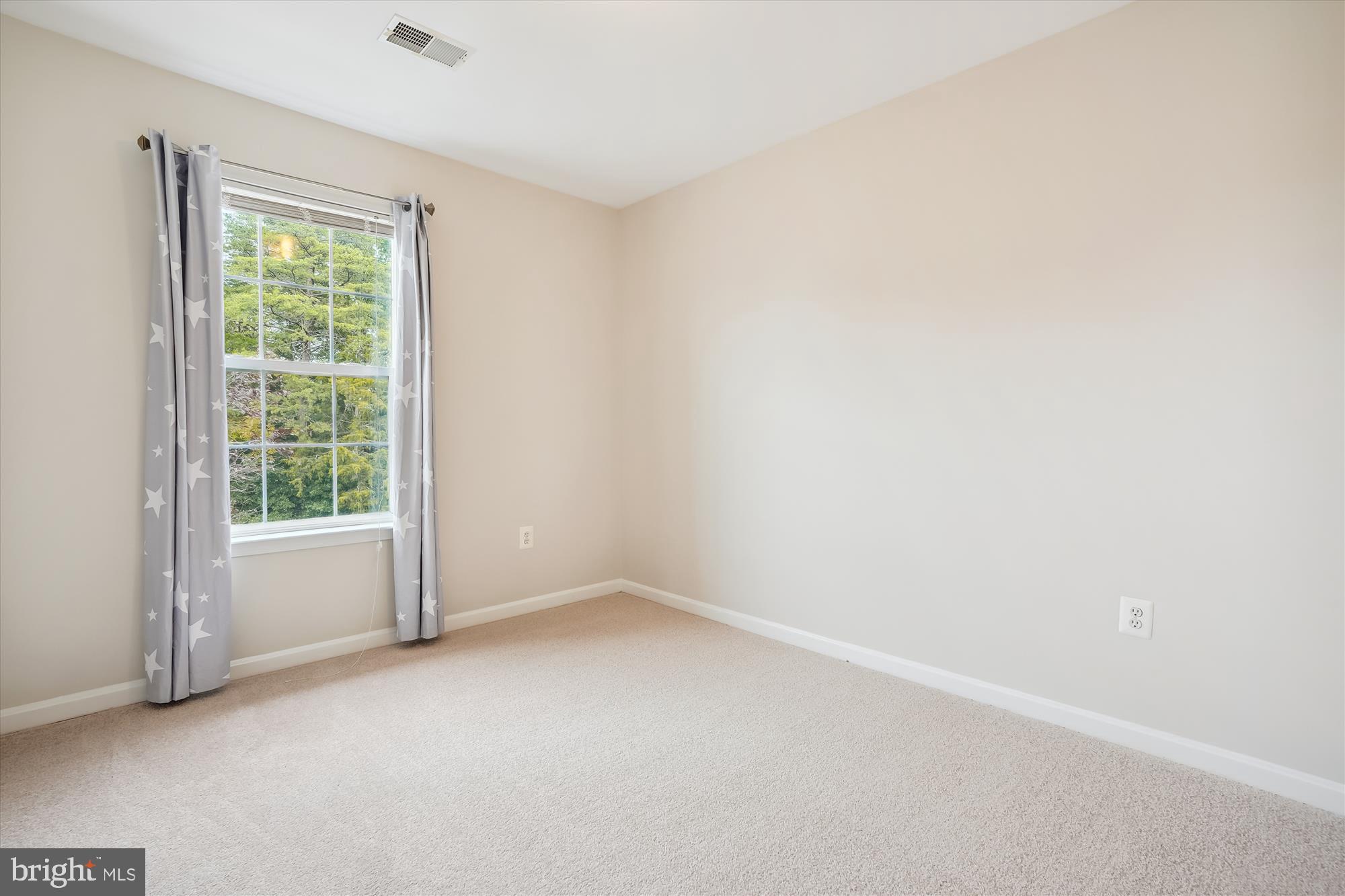 PARADISE - Residential Lease