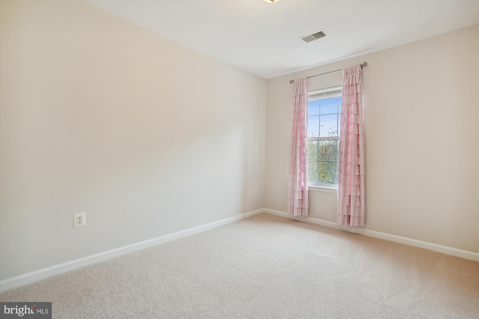 PARADISE - Residential Lease