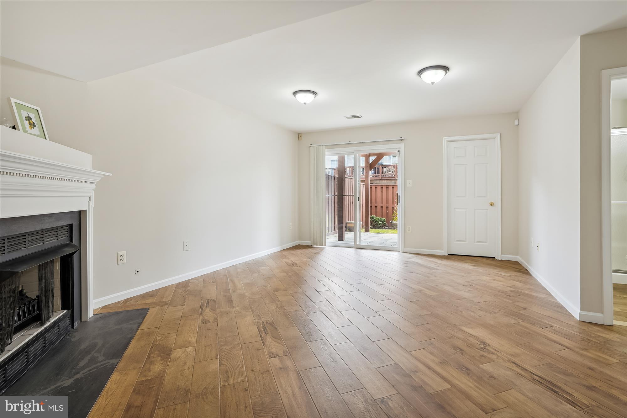 PARADISE - Residential Lease