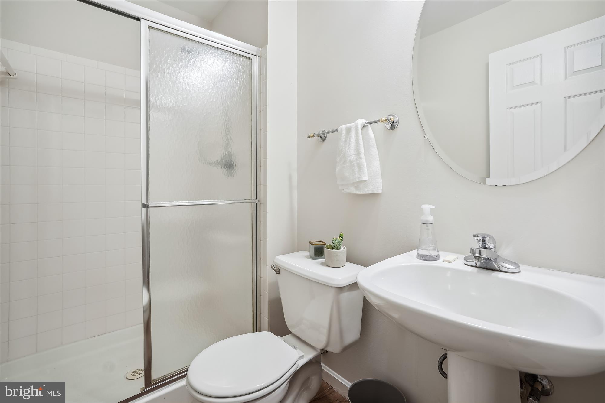 PARADISE - Residential Lease