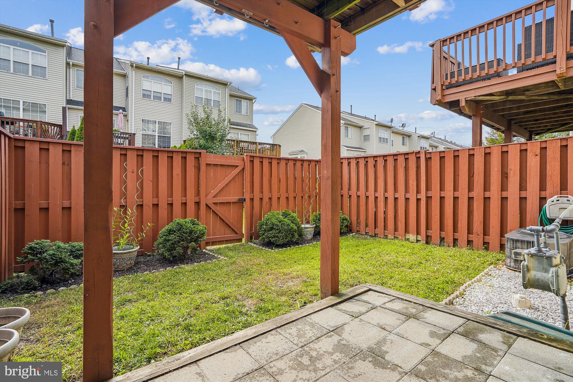 PARADISE - Residential Lease