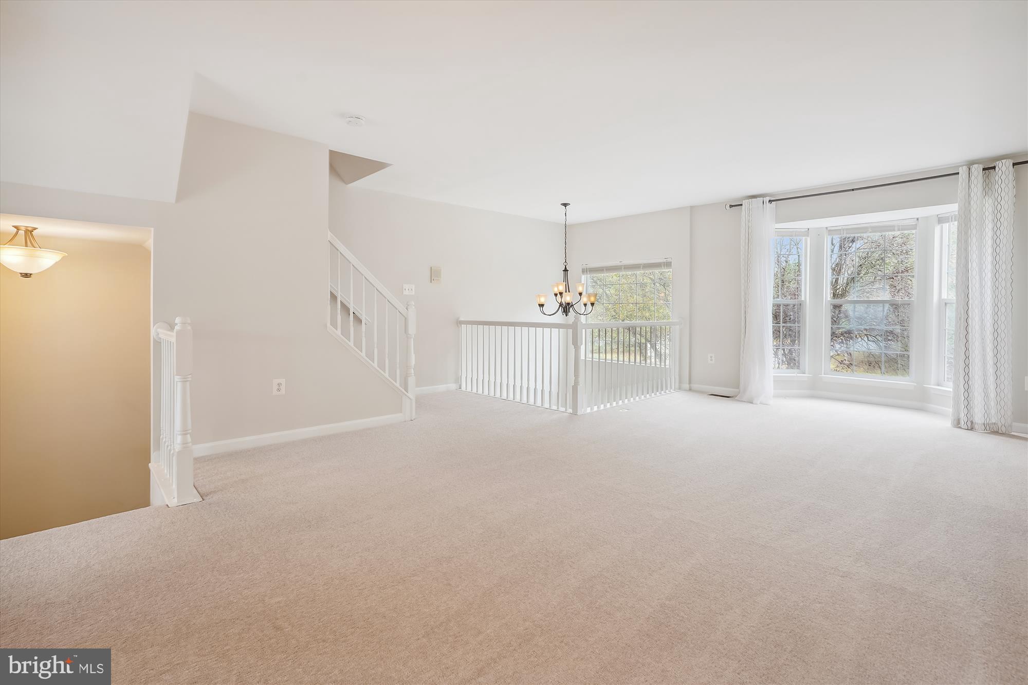 PARADISE - Residential Lease