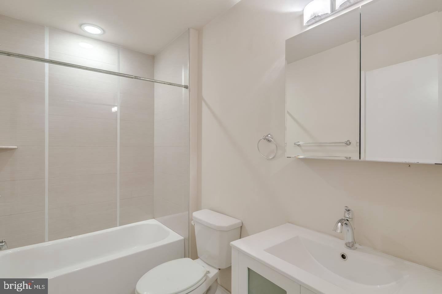 GRADUATE HOSPITAL - Residential Lease