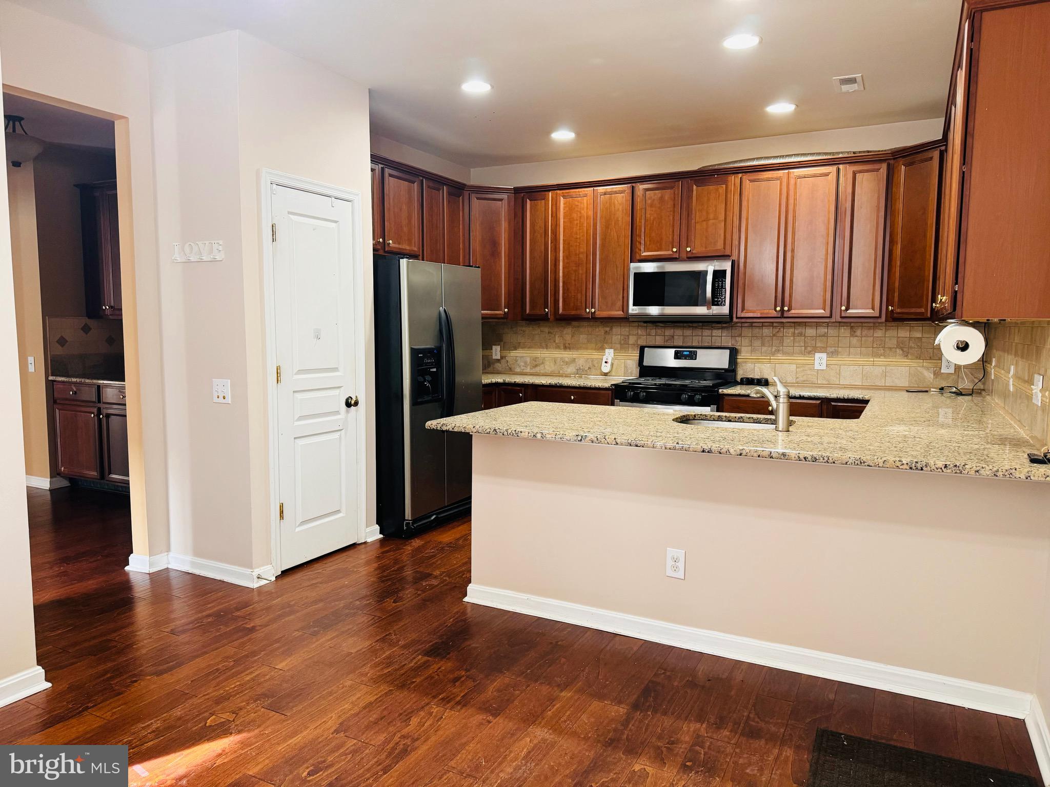 WINDSOR RIDGE - Residential Lease