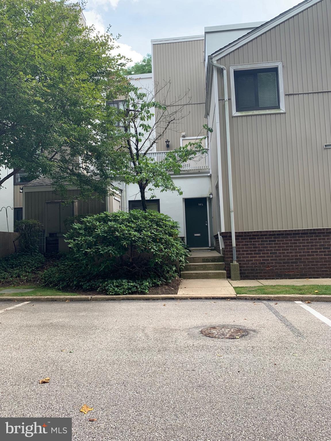 Living is easy at the OAK HILL ESTATES! Private Location facing the woods ? just park your car in front of your unit and walk right in! This stunning 2/2 unit w/FP ? the largest in the Estates (1337SF) ? Extra large private, patio space +++ Clubhouse, Playground & Tennis Courts-0Health Club/Pool (Fee) .