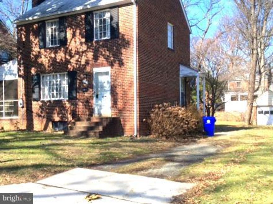 Super nice neighborhood in North Arlington 1 block to Lacey Woods Park & 1.1 mile to Ballston Metro!  Westover close by & I66. House & all contents sold strictly as is.  Detached garage, flat lot with many of the homes on the block remodeled or new.  Sorry no plat available.  Water turned off in house.  thanks