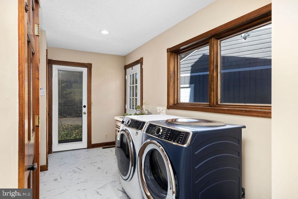 FAIRWAY HILLS - Residential