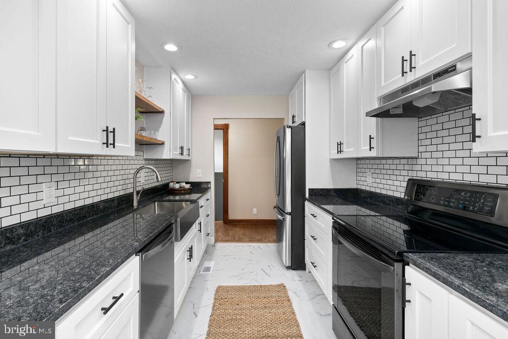 FAIRWAY HILLS - Residential