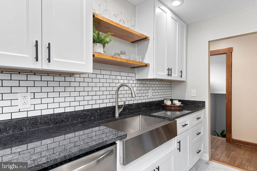 FAIRWAY HILLS - Residential