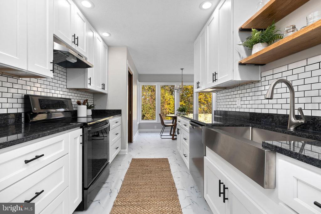 FAIRWAY HILLS - Residential