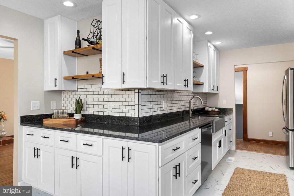 FAIRWAY HILLS - Residential