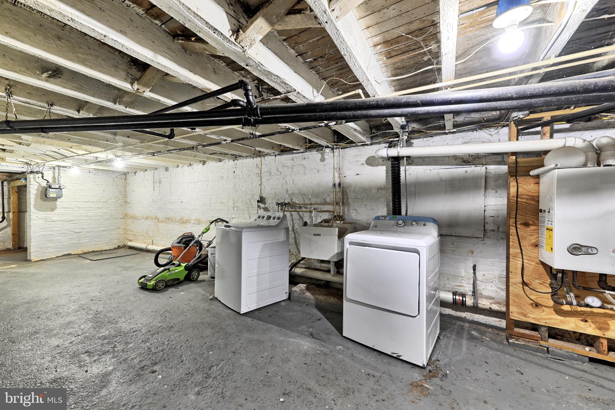 PARK HEIGHTS - Residential Lease