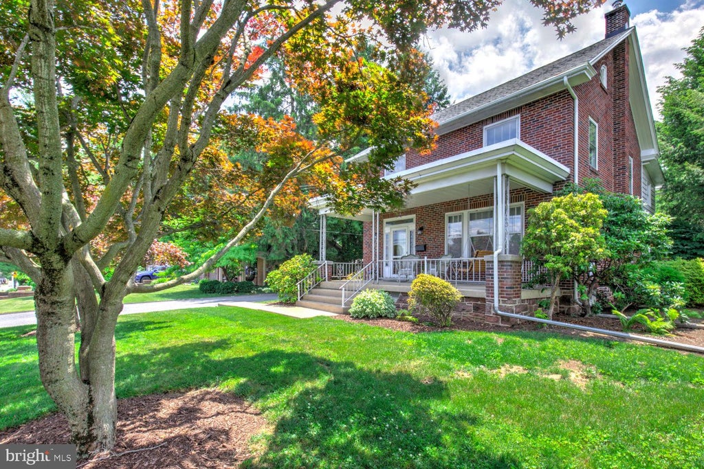 Photo of 972 W Main Street, EPHRATA, PA 17522 (MLS # PALA2090150)