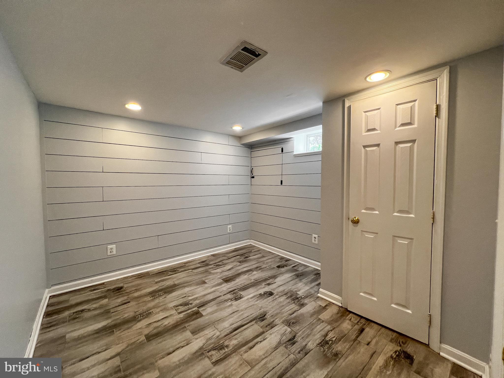 WOODMOOR - Residential Lease