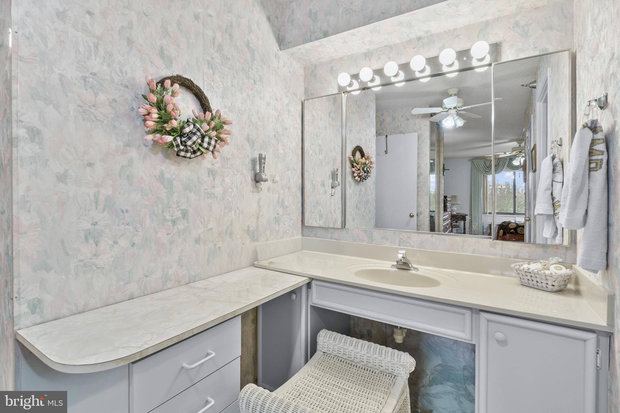 LEISURE WORLD - Residential