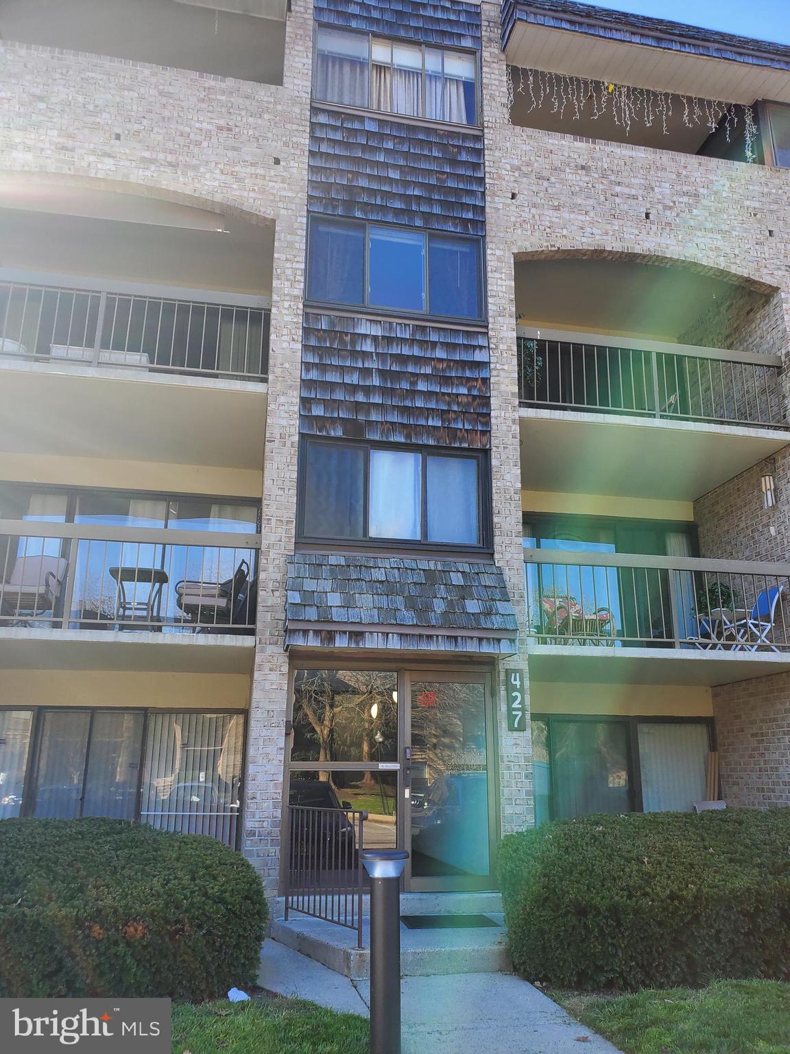 HYDE PARK - Residential Lease