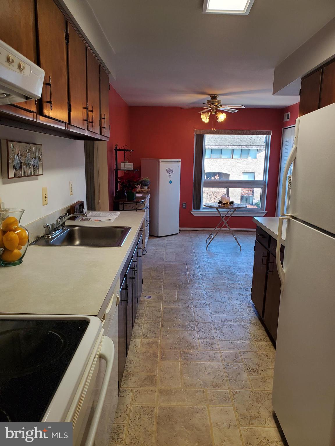 HYDE PARK - Residential Lease