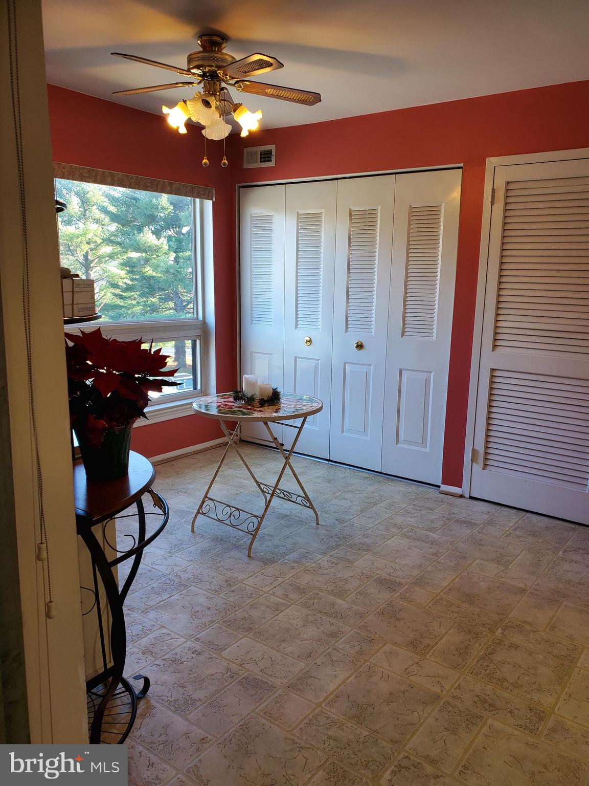 HYDE PARK - Residential Lease