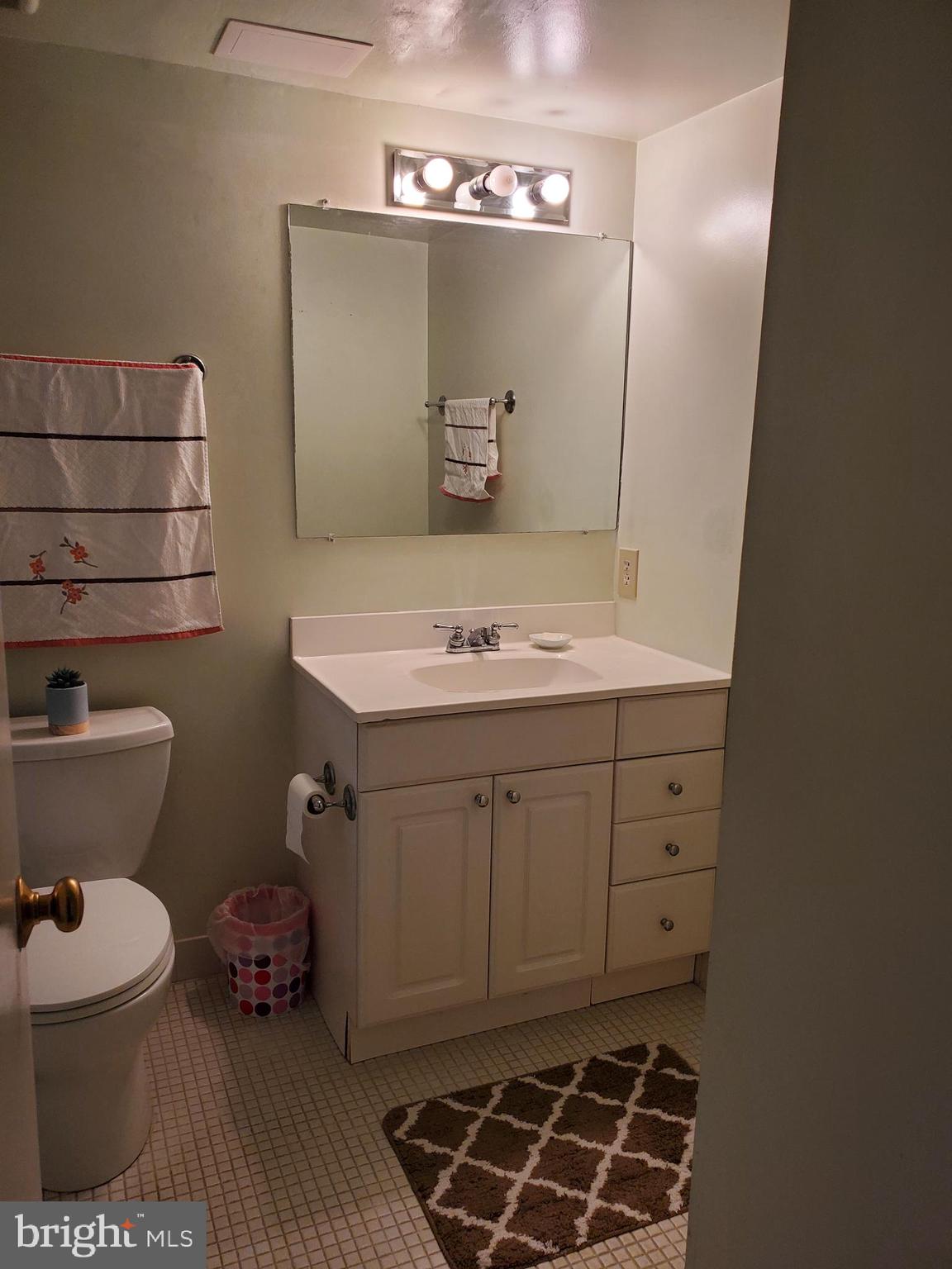 HYDE PARK - Residential Lease