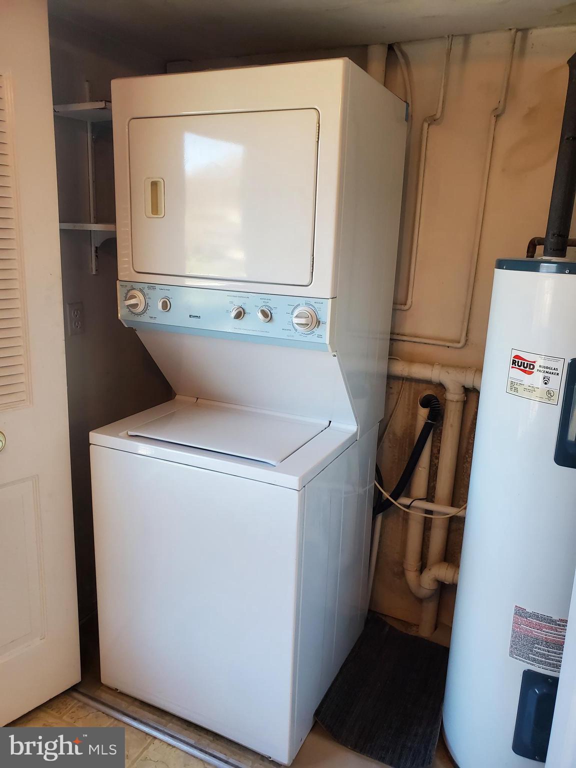 HYDE PARK - Residential Lease