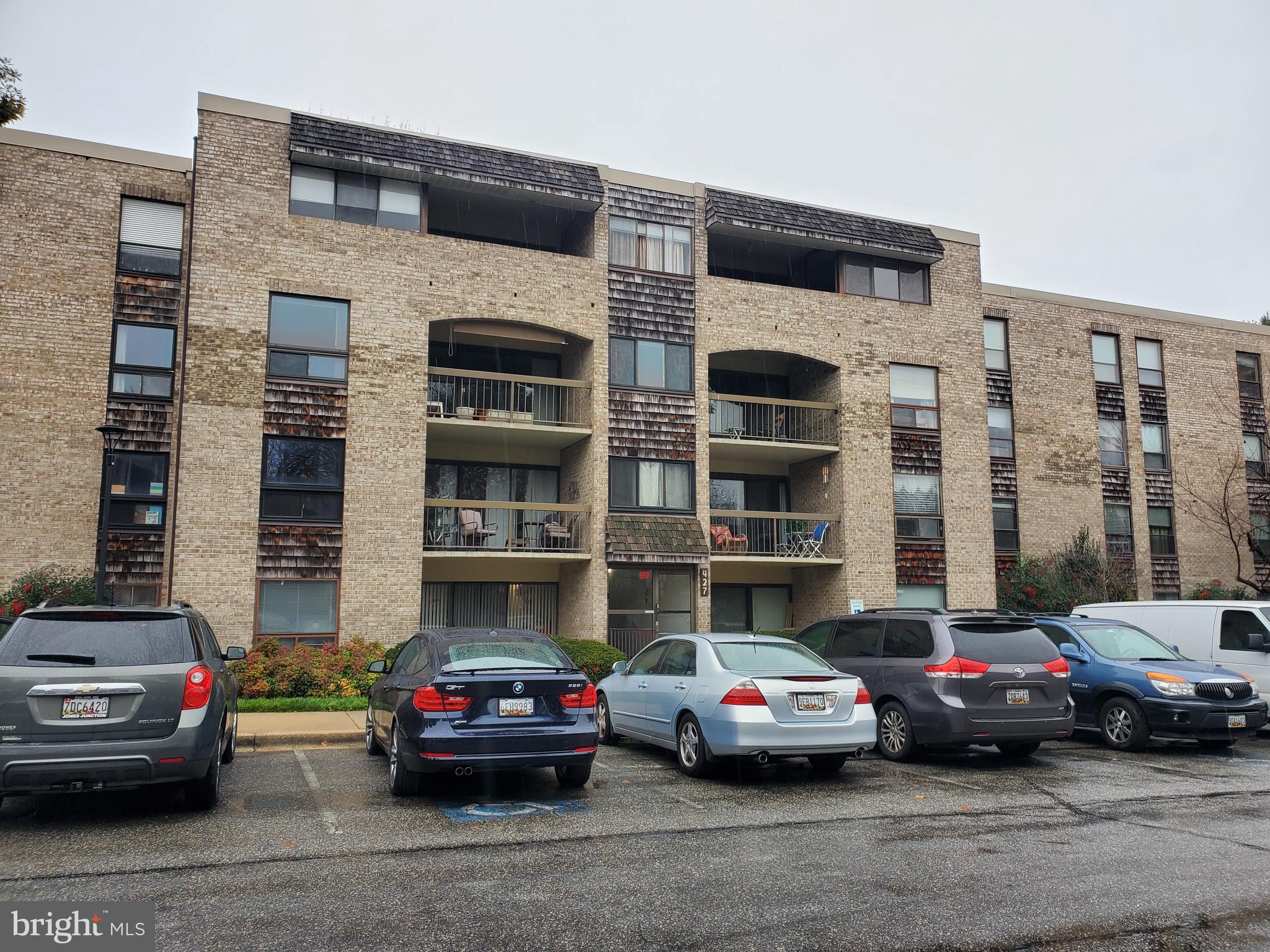 HYDE PARK - Residential Lease