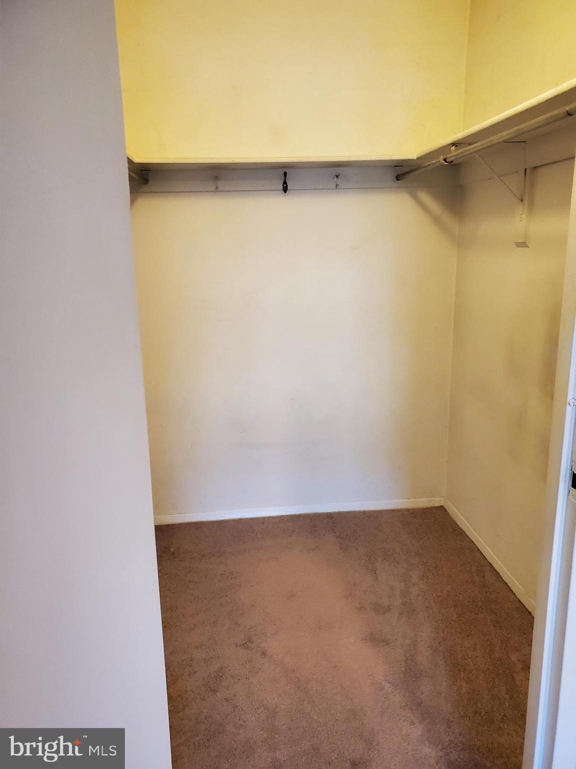 HYDE PARK - Residential Lease