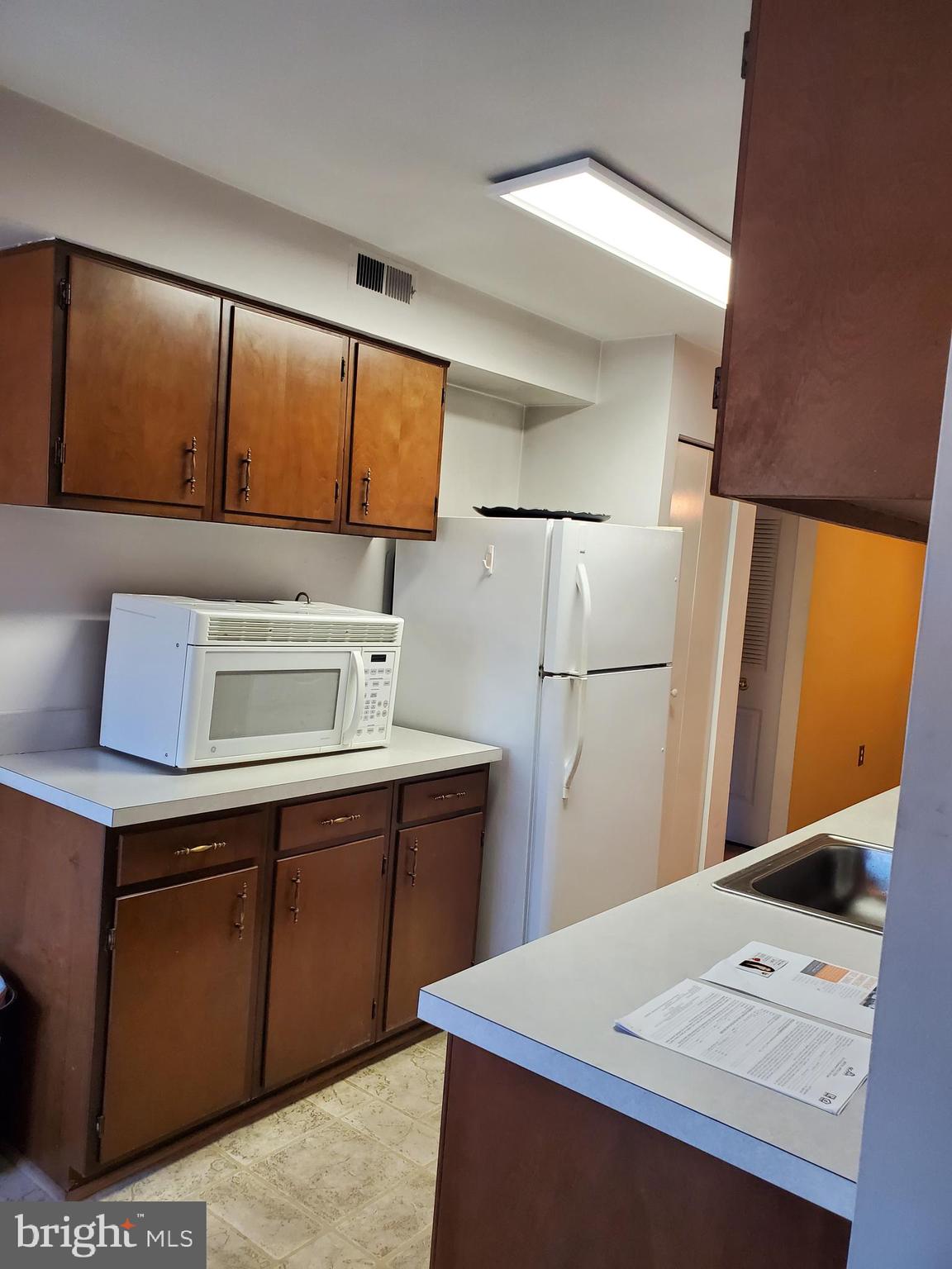 HYDE PARK - Residential Lease