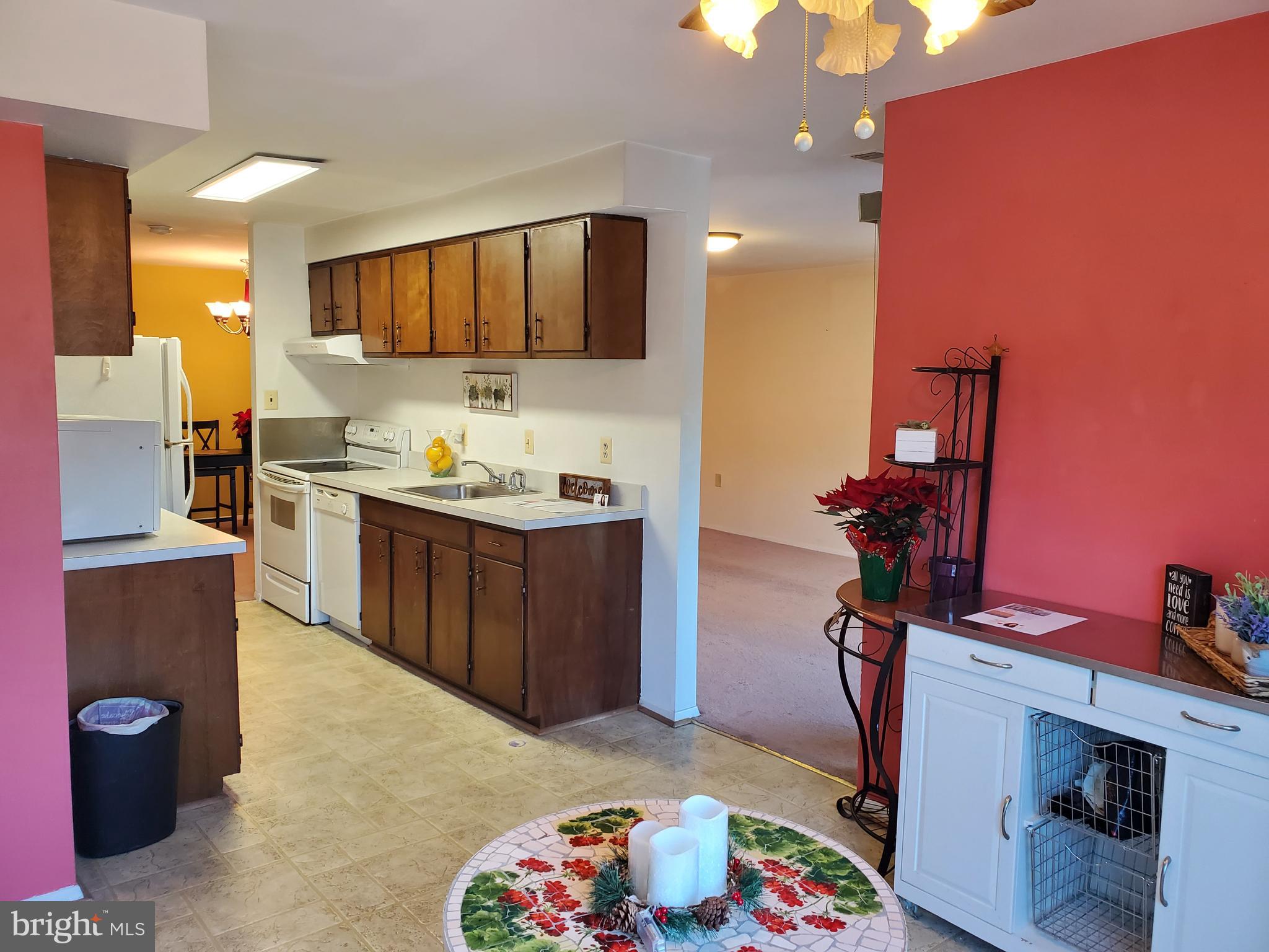 HYDE PARK - Residential Lease