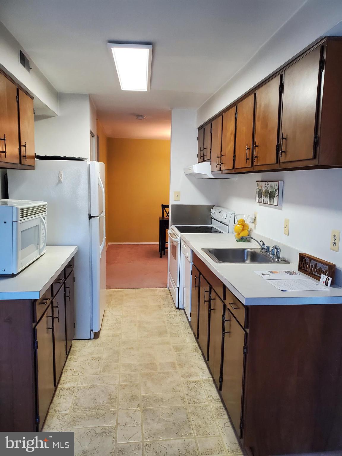 HYDE PARK - Residential Lease