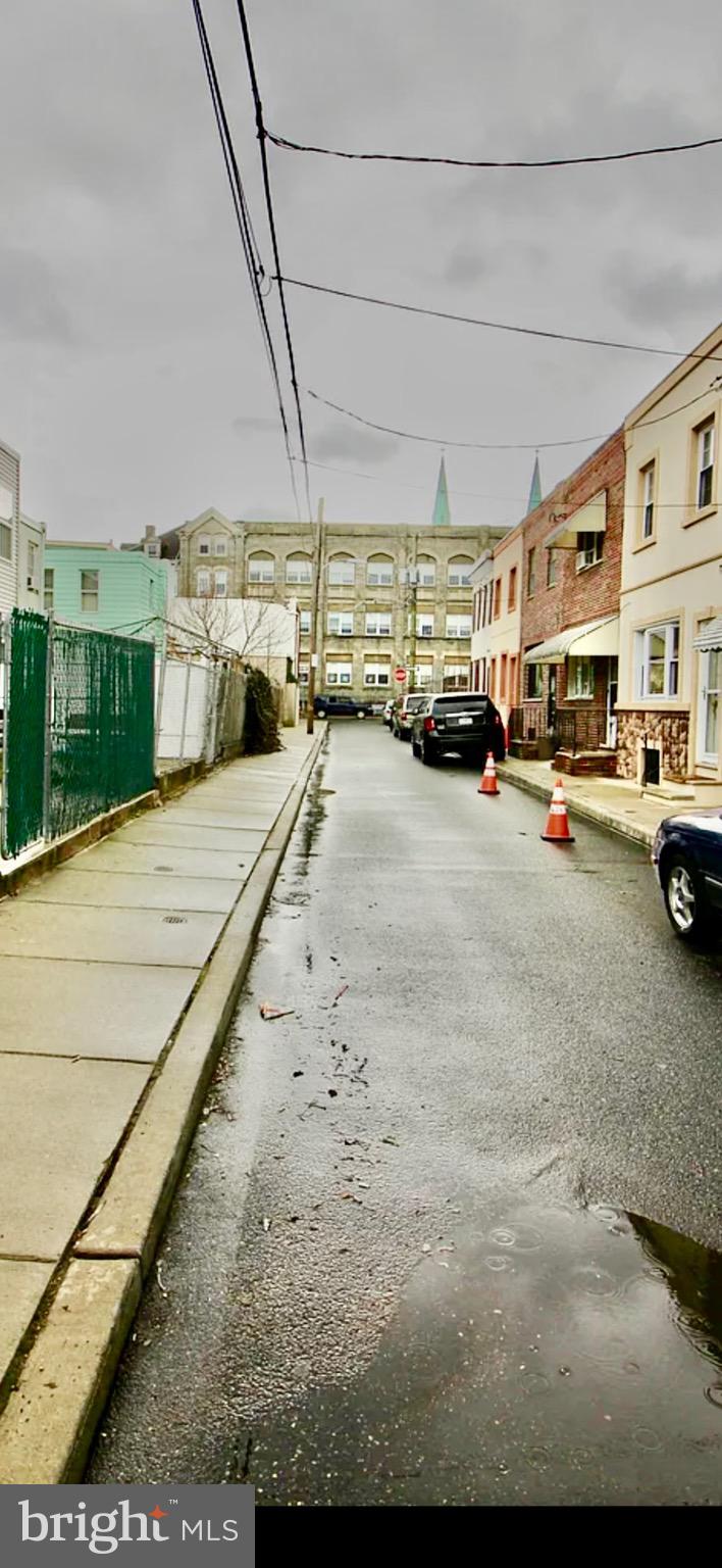 PORT RICHMOND - Residential Lease