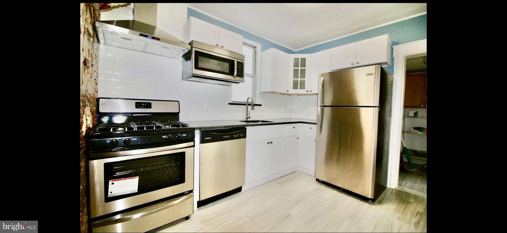 PORT RICHMOND - Residential Lease