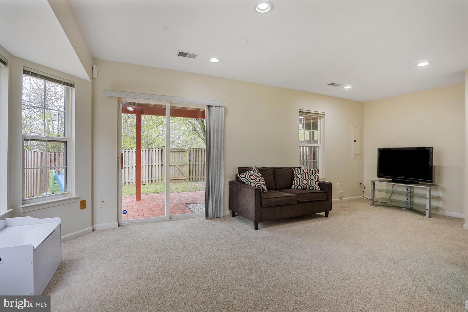 BLOOMS CROSSING - Residential