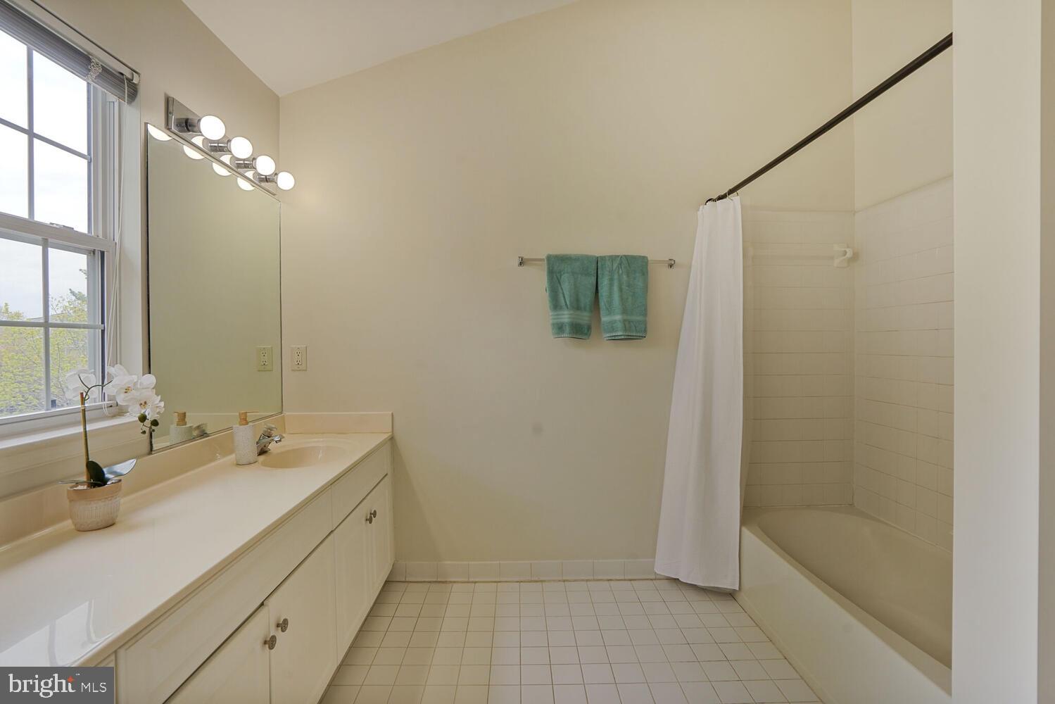 BLOOMS CROSSING - Residential